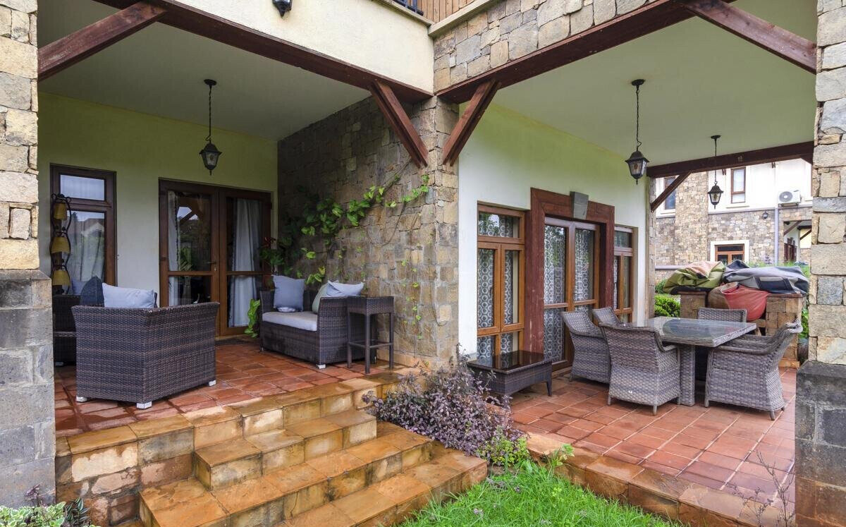 4 En-Suite Townhouse with Fireplace Near ISK - Kitisuru