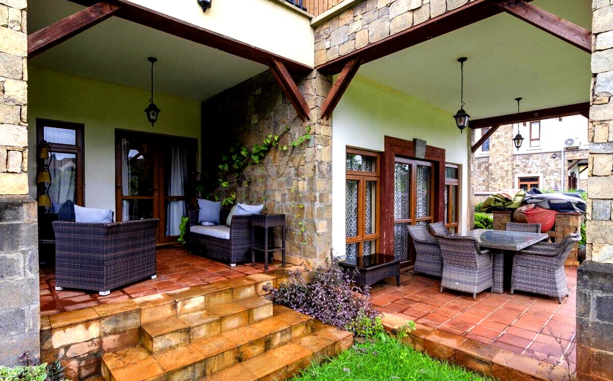 4 En-Suite Townhouse with Fireplace Near ISK - Kitisuru