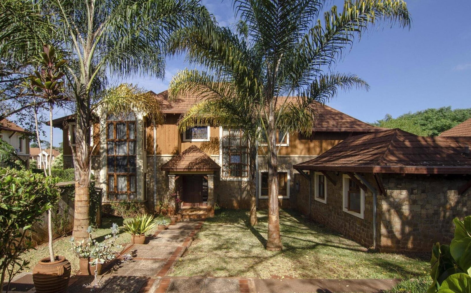 4 En-Suite Townhouse with Fireplace Near ISK - Kitisuru