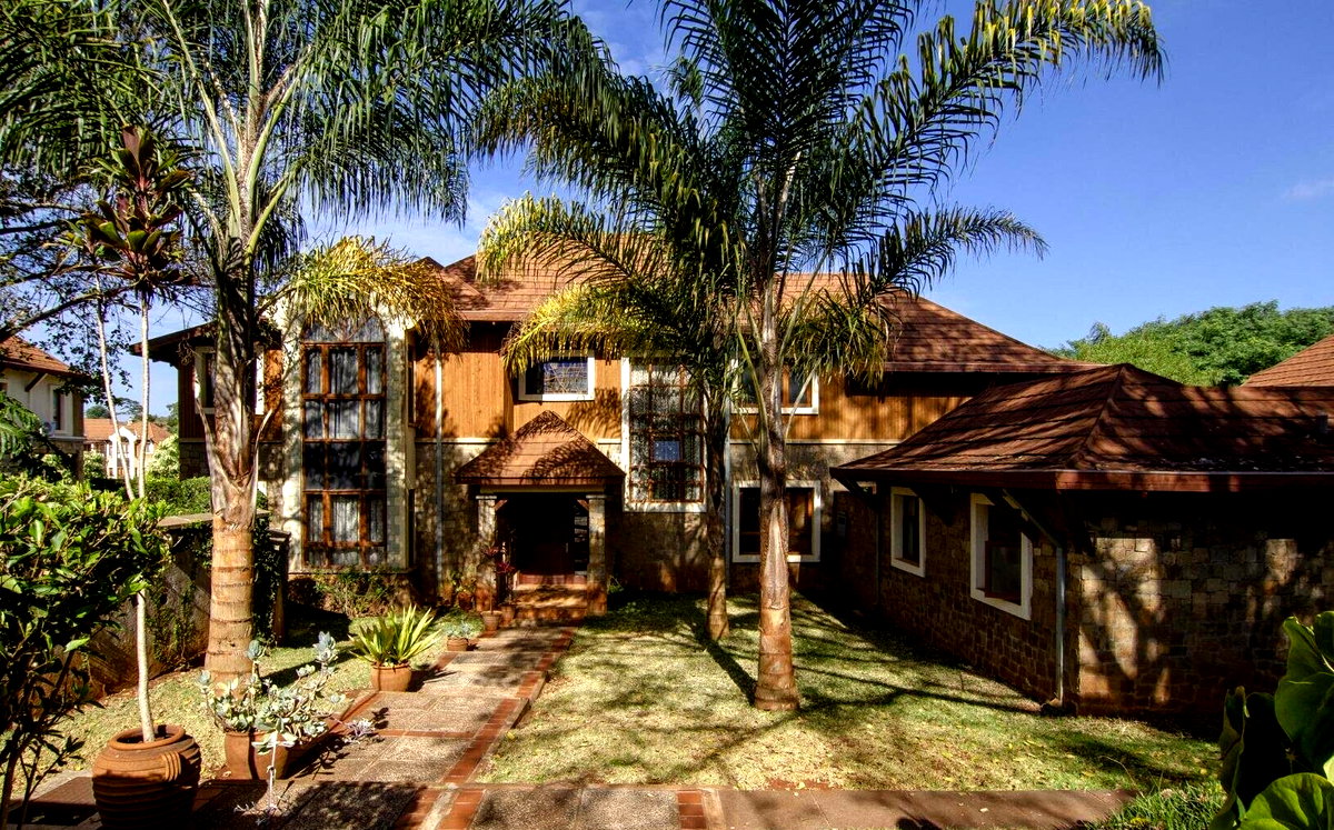 4 En-Suite Townhouse with Fireplace Near ISK - Kitisuru