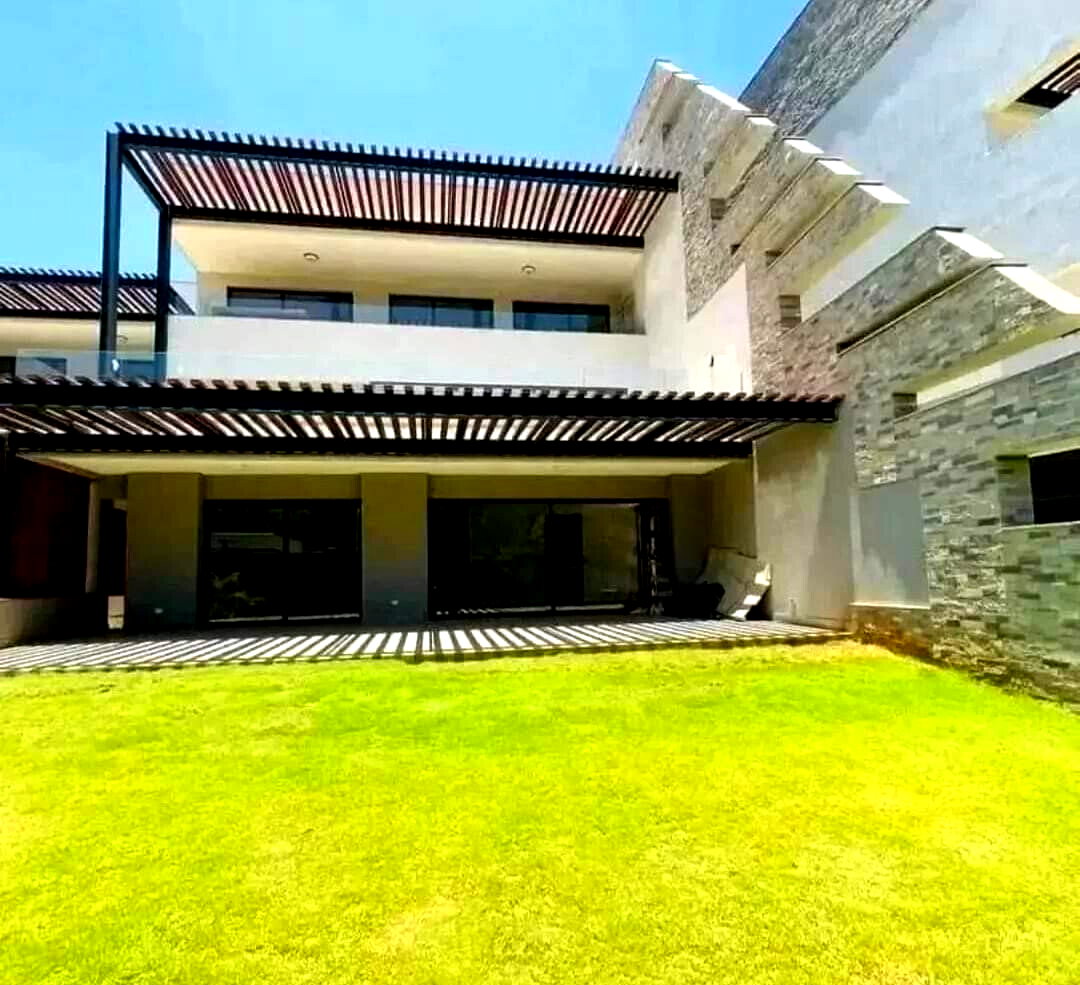 3-Bed Garden Villa with Italian Kitchen & Solar - Spring Valley