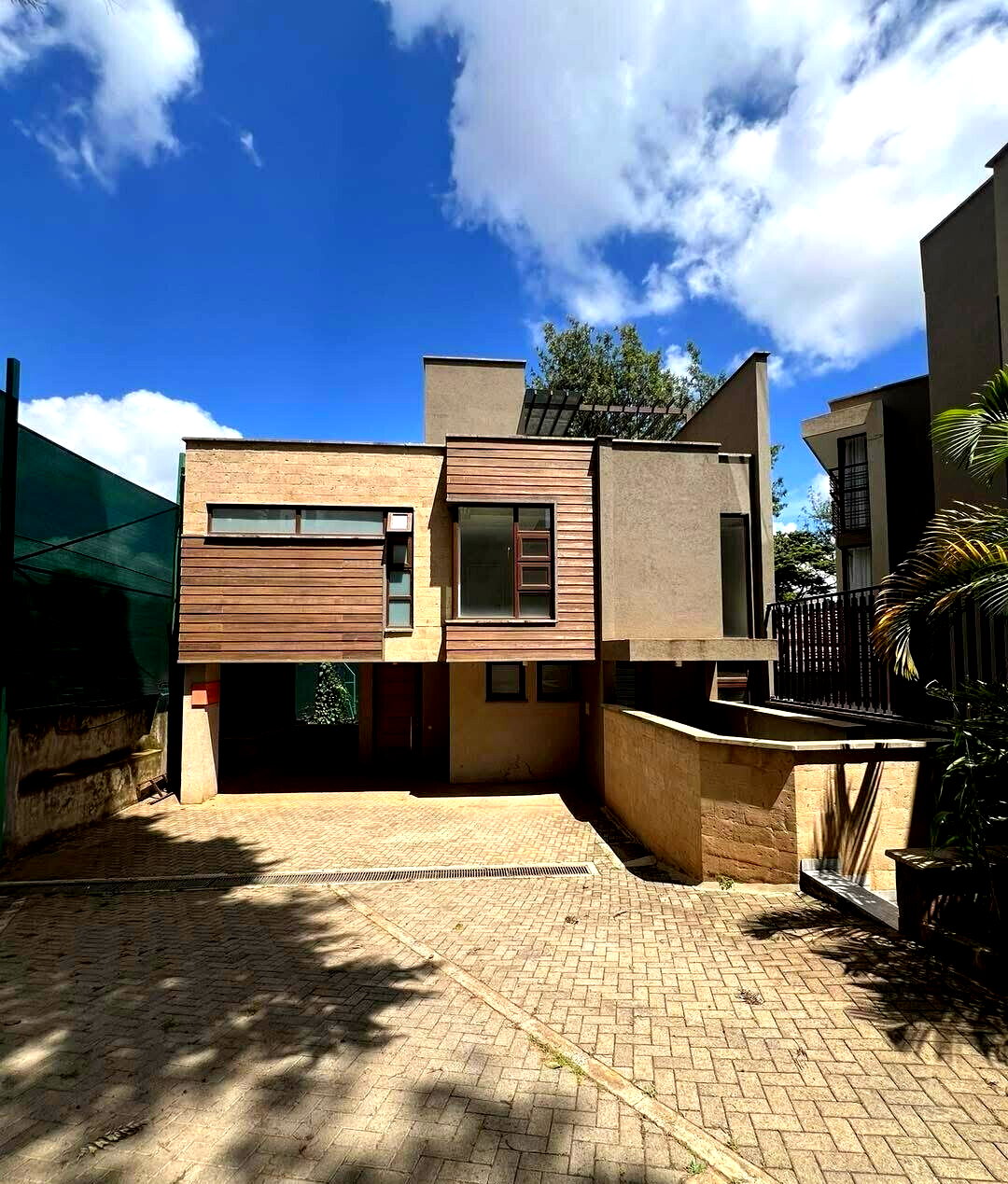 Brand-New 4BR Townhouse with DSQ & Private Garden - Lavington