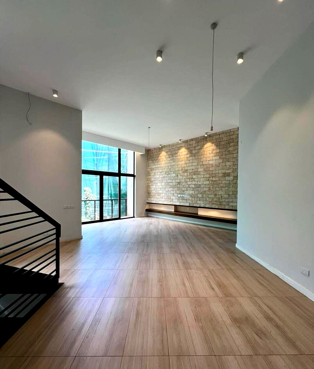 Brand-New 4BR Townhouse with DSQ & Private Garden - Lavington