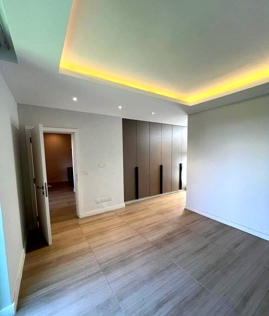 Brand-New 4BR Townhouse with DSQ & Private Garden - Lavington