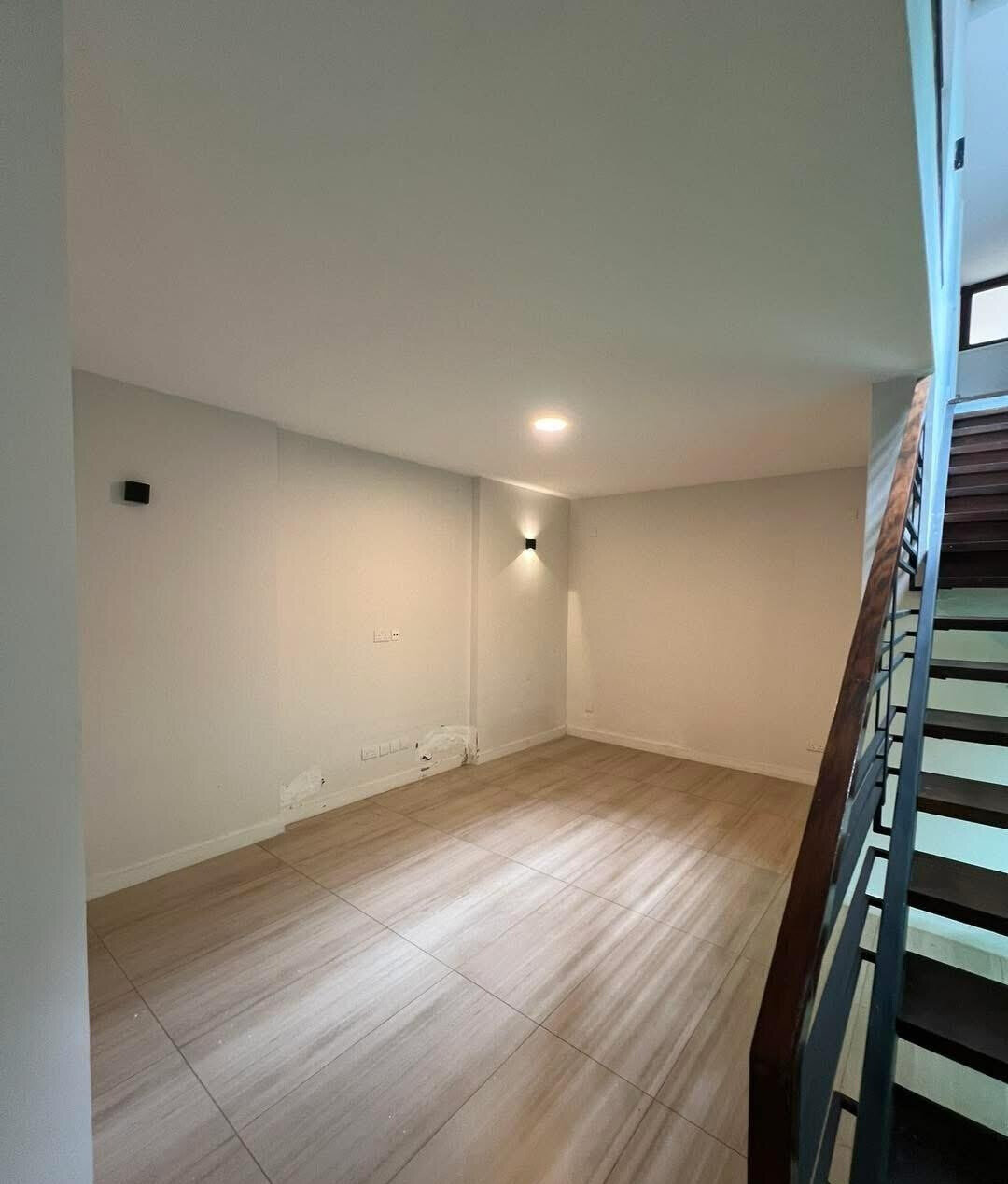 Brand-New 4BR Townhouse with DSQ & Private Garden - Lavington