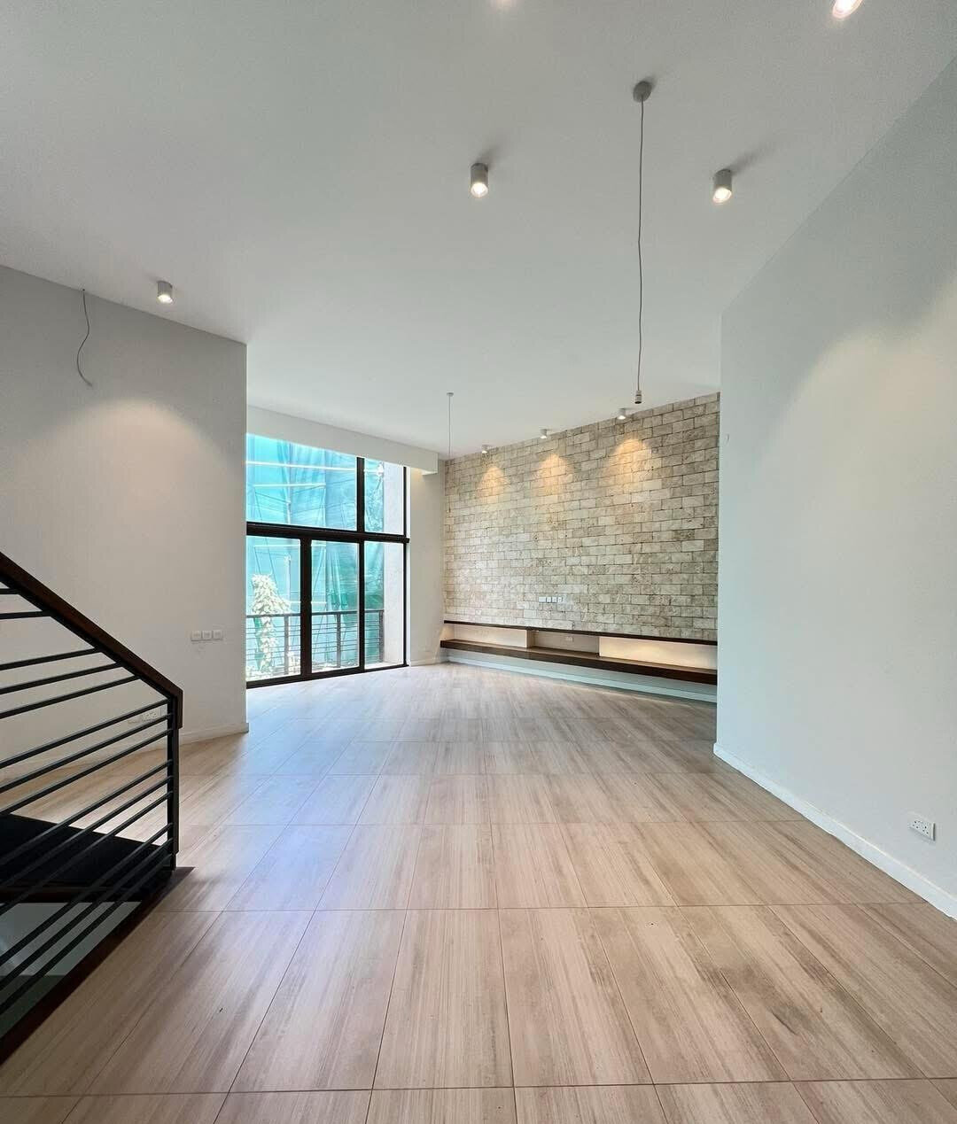 Brand-New 4BR Townhouse with DSQ & Private Garden - Lavington