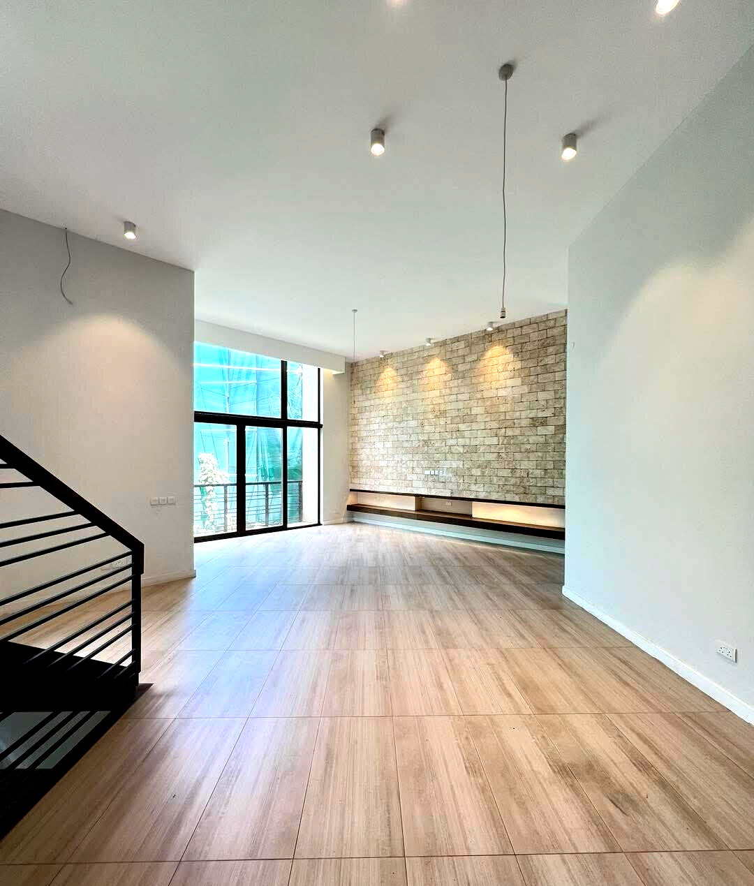 Brand-New 4BR Townhouse with DSQ & Private Garden - Lavington