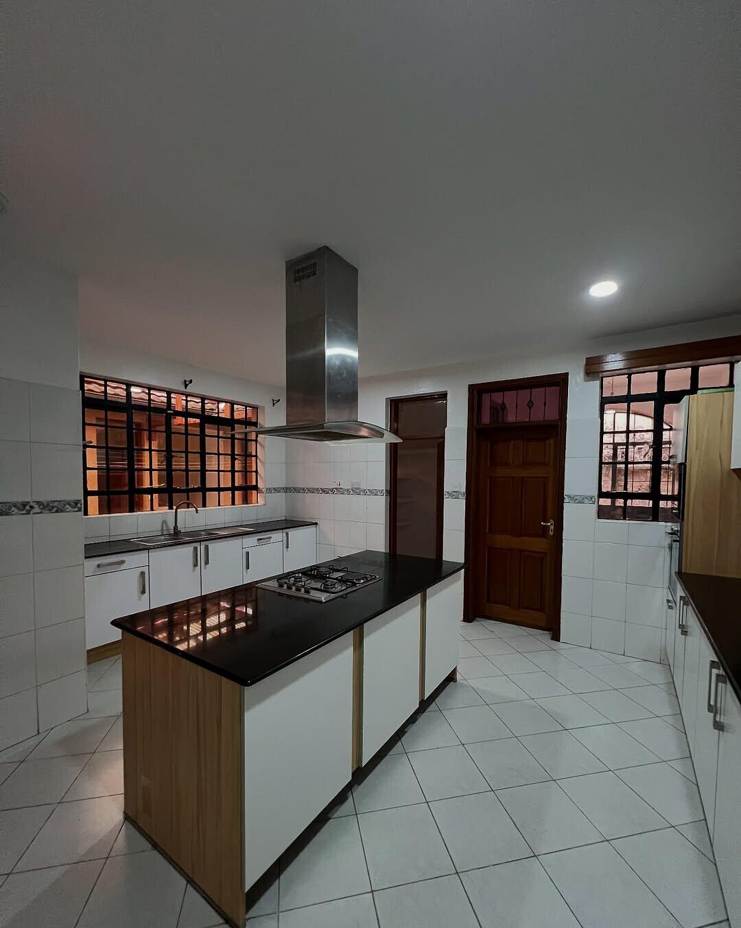 5-Ensuite Townhouse with Private Garden & DSQ - Lavington