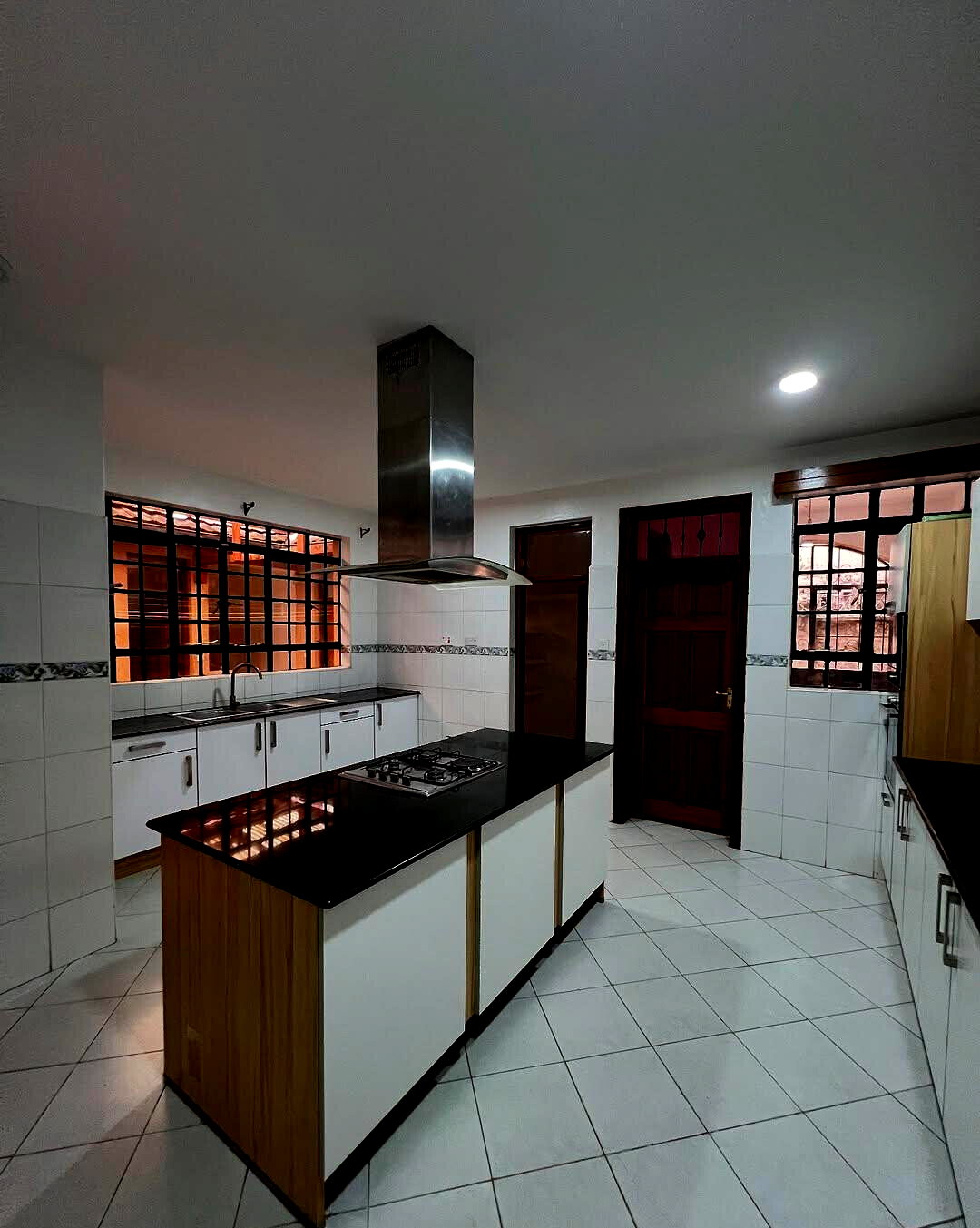 5-Ensuite Townhouse with Private Garden & DSQ - Lavington