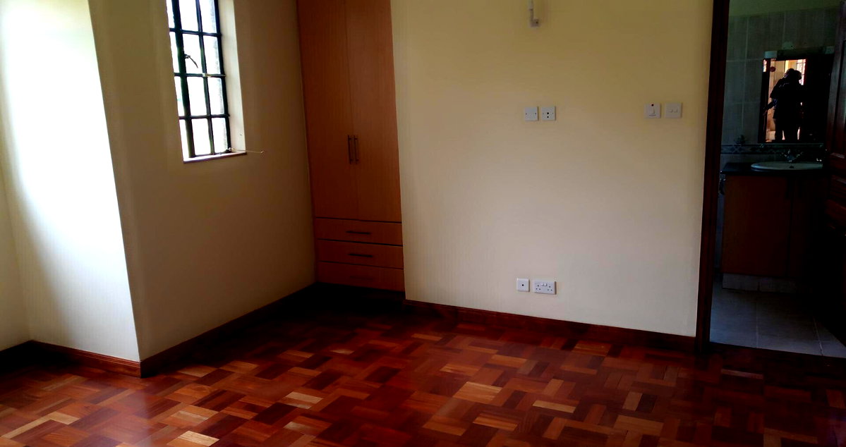 4BR Townhouse with Library, DSQ & Borehole - Mumwe Gardens, Runda