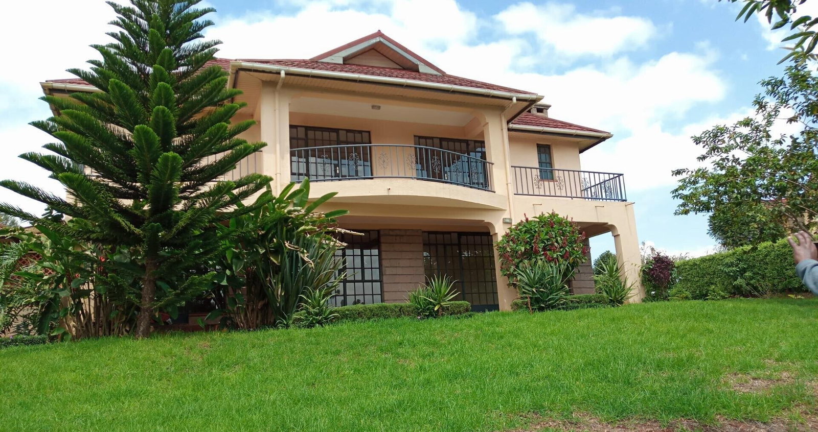 4BR Townhouse with Library, DSQ & Borehole - Mumwe Gardens, Runda