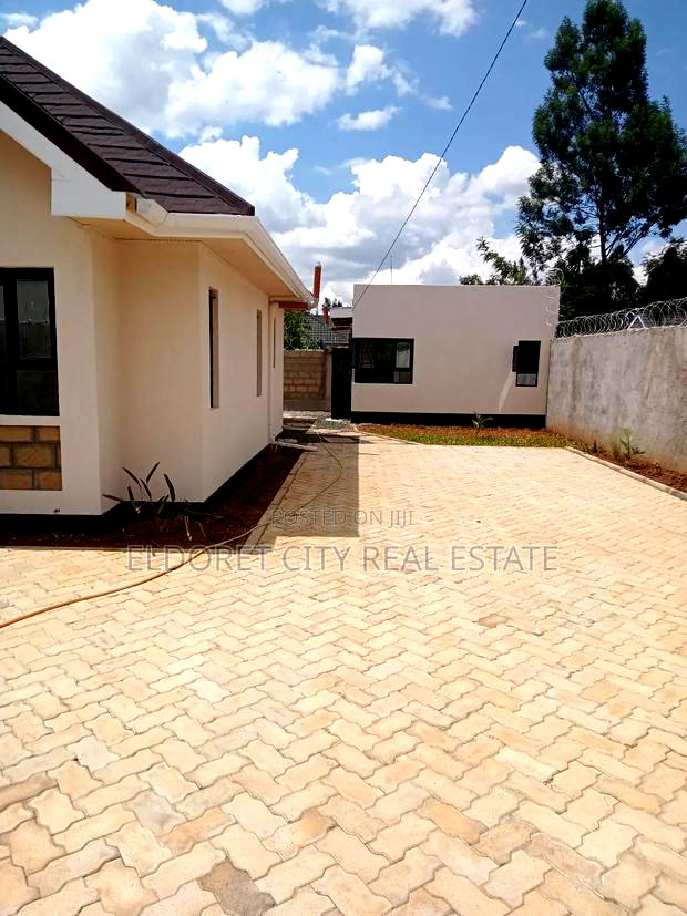 Furnished 3bdrm Bungalow in Annex, Kapsuswa for sale