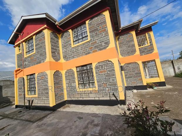 4bdrm Mansion in Mzee Wanyma, Nakuru Town East for sale