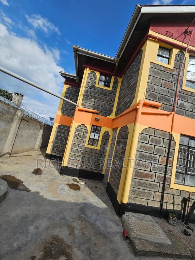 4bdrm Mansion in Mzee Wanyma, Nakuru Town East for sale