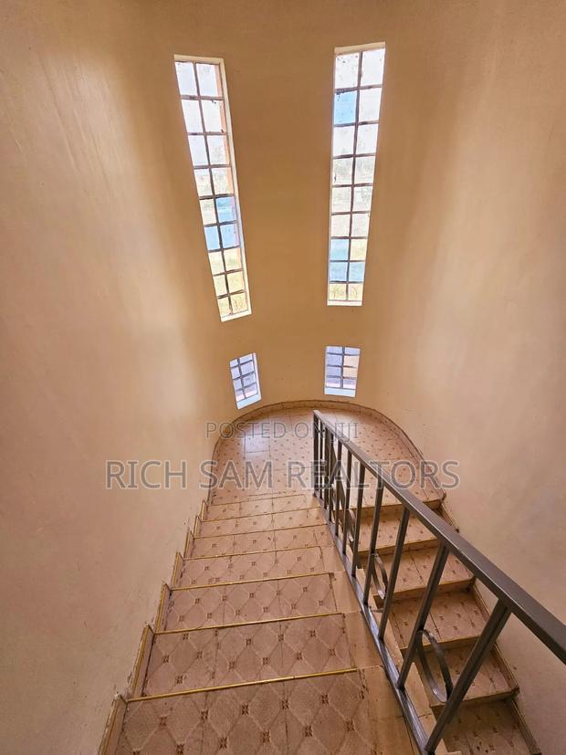 4bdrm Mansion in Mzee Wanyma, Nakuru Town East for sale