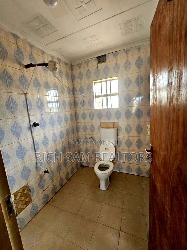 4bdrm Mansion in Mzee Wanyma, Nakuru Town East for sale