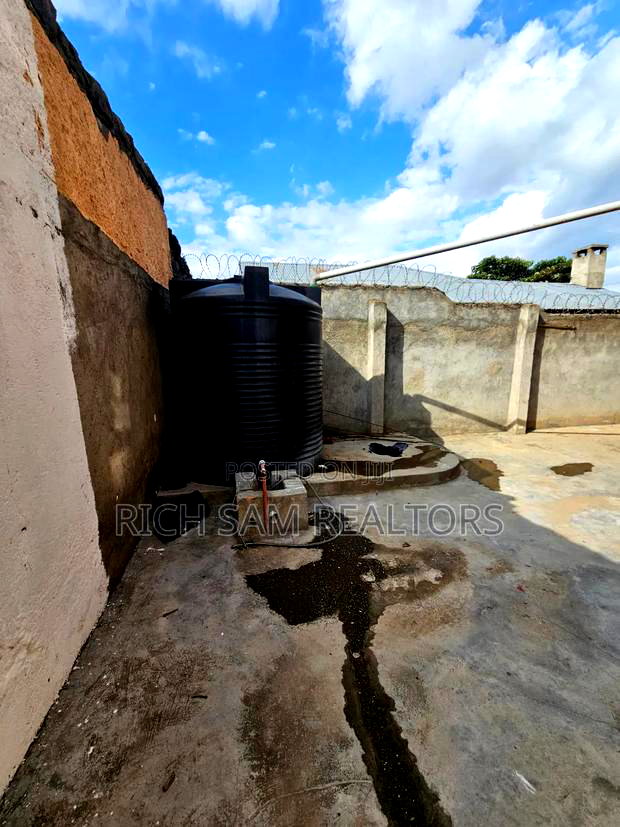 4bdrm Mansion in Mzee Wanyma, Nakuru Town East for sale