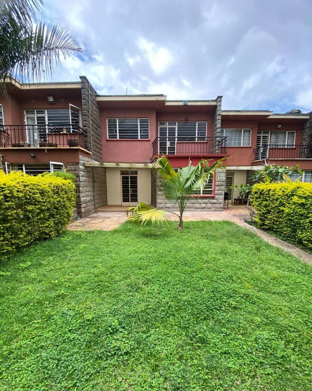 4BR Townhouse with DSQ & Private Garden - Kilimani