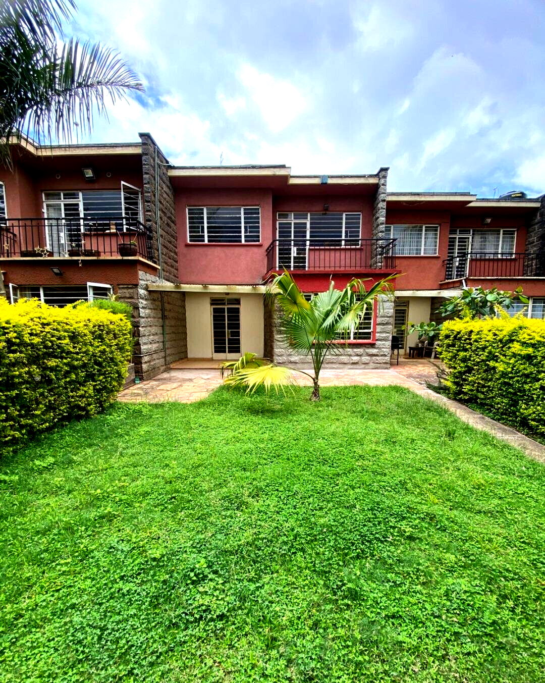 4BR Townhouse with DSQ & Private Garden - Kilimani