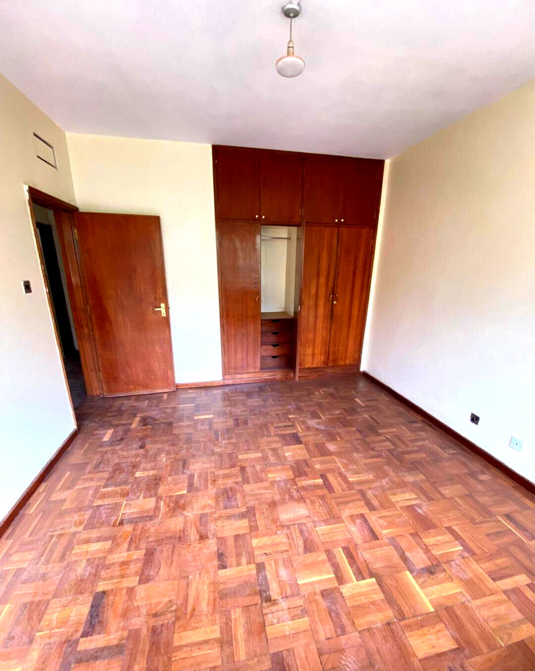 4BR Townhouse with DSQ & Private Garden - Kilimani