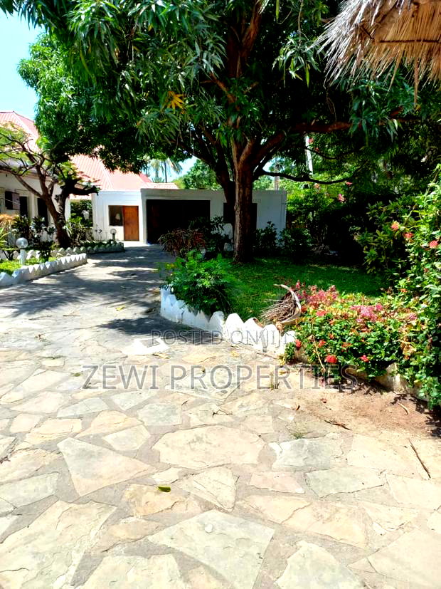 4bdrm Villa in Billionaires,, Malindi for sale