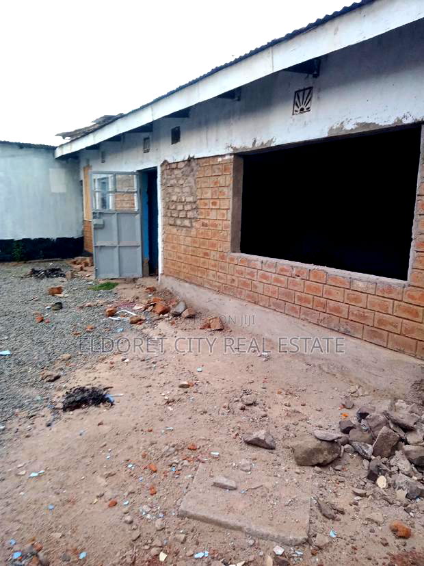 1/4 Plot Near Khetias Touching Tarmac