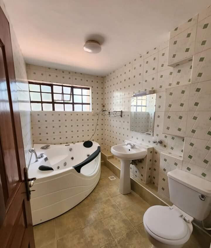 5-Bed Townhouse with Wooden Floors & 12 Units - Kilimani