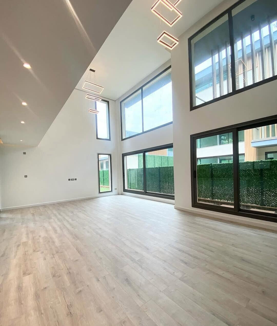 5-Ensuite Townhouse with Jacuzzi & Home Office - Lavington