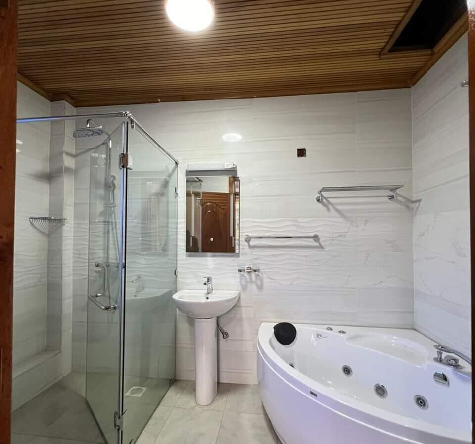5-Bed Townhouse on Half-Acre with Private Garden – Karen