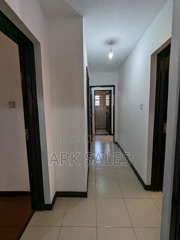 3bdrm Apartment in Kasarani for sale