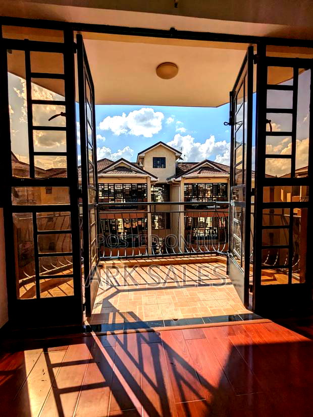 3bdrm Apartment in Kasarani for sale