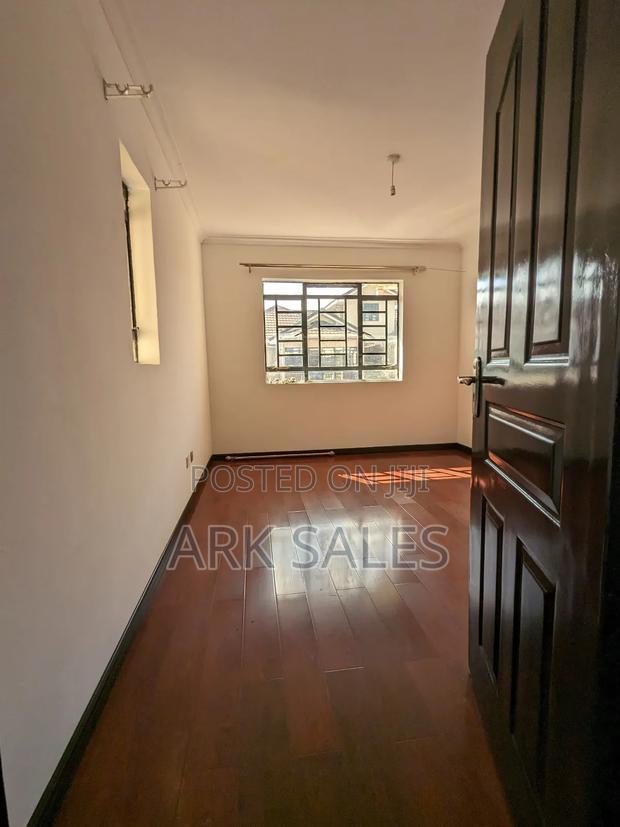 3bdrm Apartment in Kasarani for sale