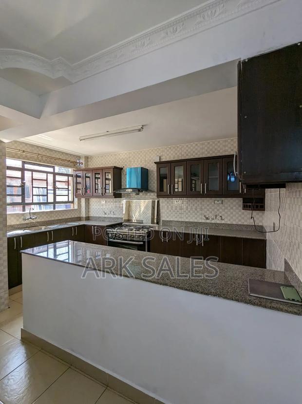 3bdrm Apartment in Kasarani for sale