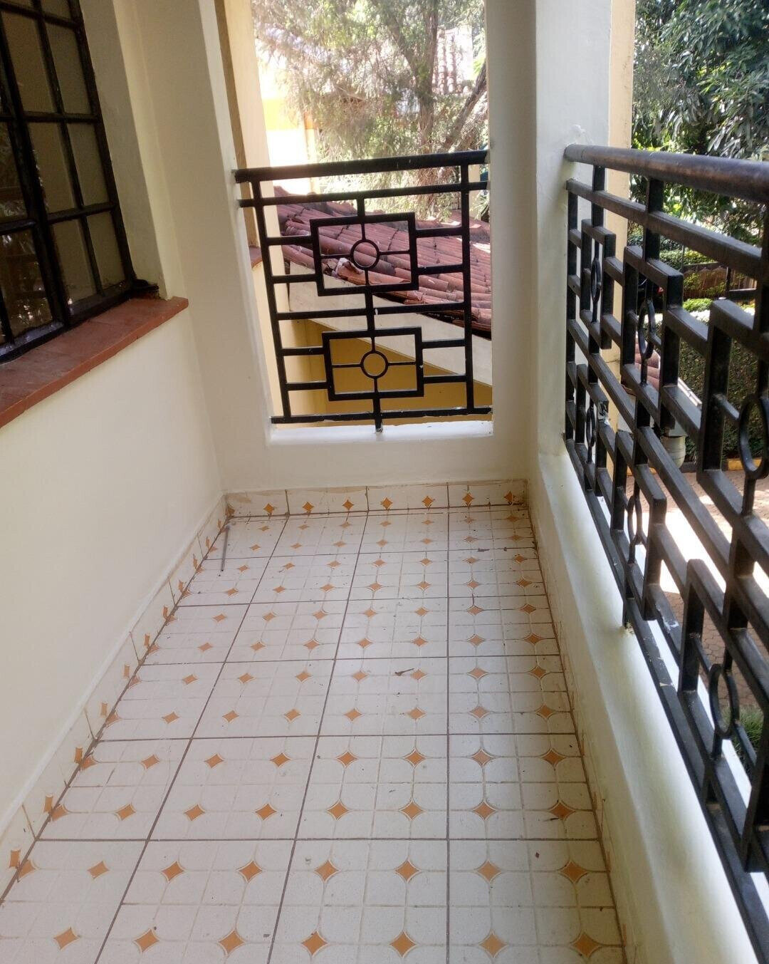 4-Ensuite Townhouse with Wooden Floors & Balcony - Lavington