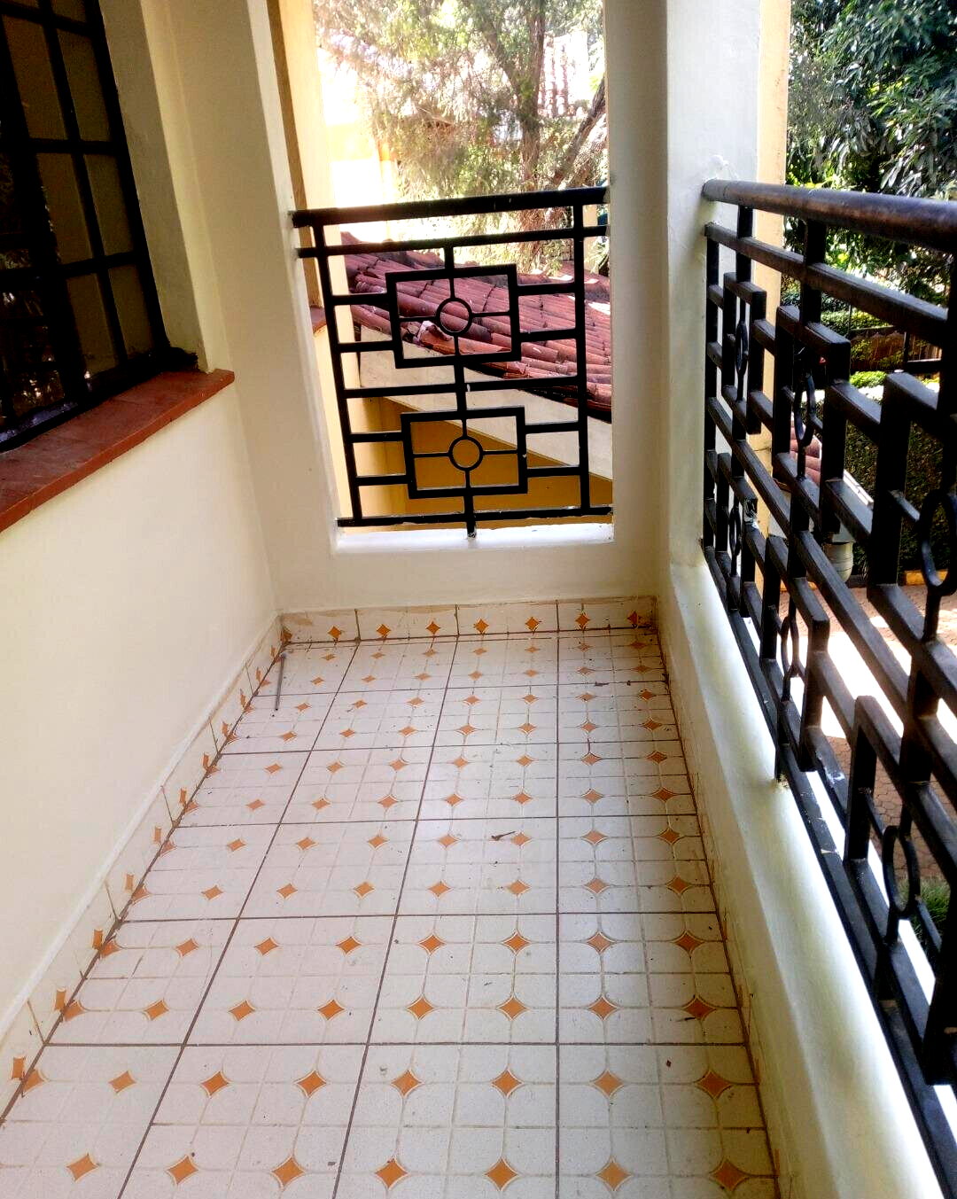 4-Ensuite Townhouse with Wooden Floors & Balcony - Lavington