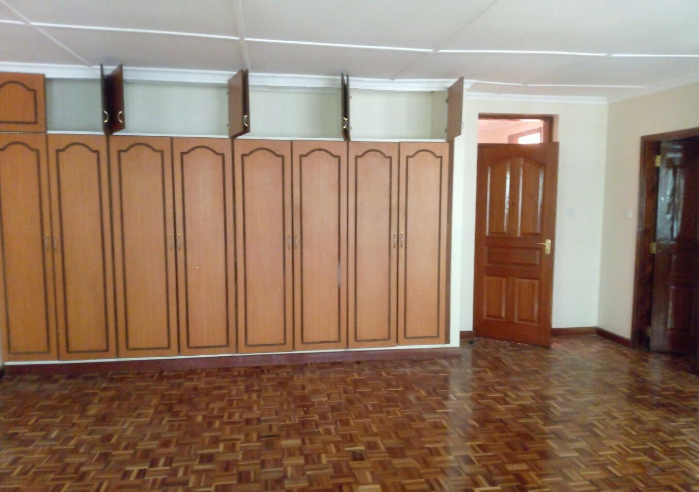 4-Ensuite Townhouse with Wooden Floors & Balcony - Lavington