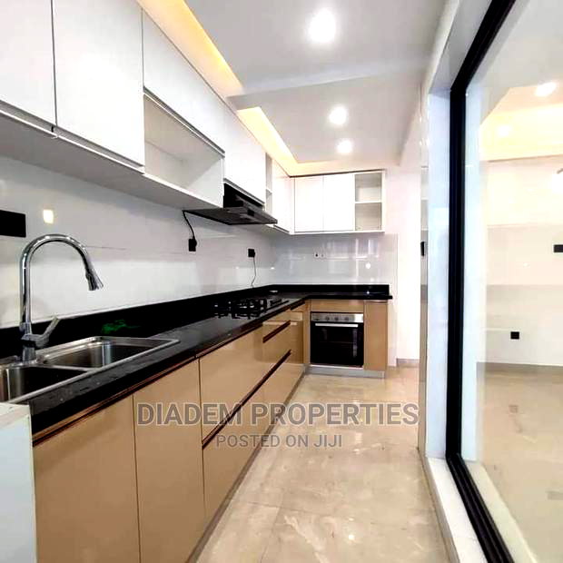 3bdrm Apartment in Valley Arcade for Rent