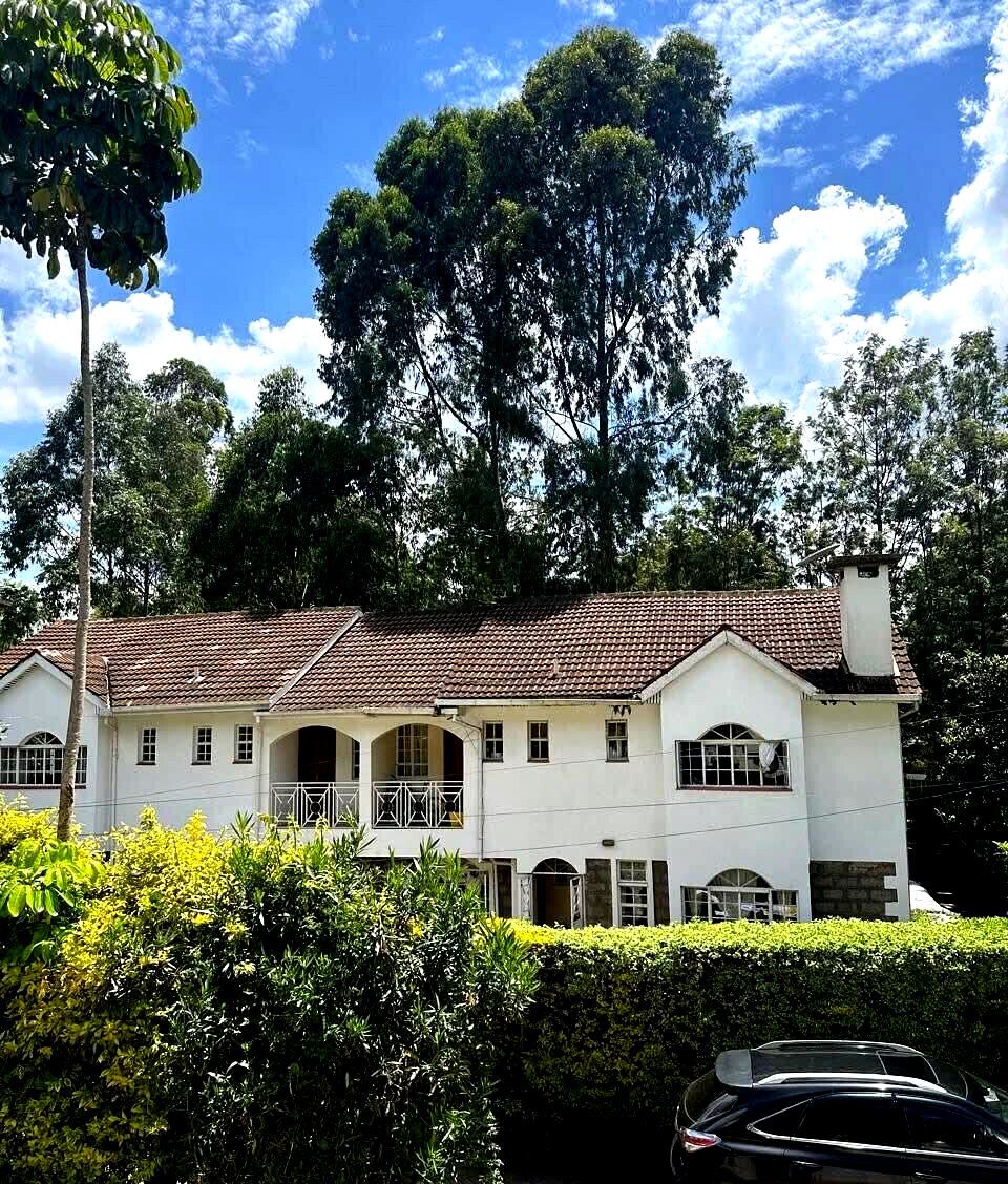 Corner Townhouse with Private Garden & Fireplace - Lavington