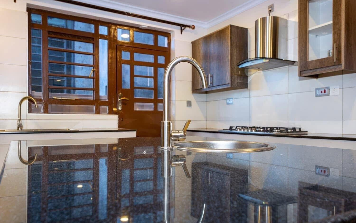 4BR All-Ensuite Townhouse with Rooftop Terrace & DSQ - Matasia
