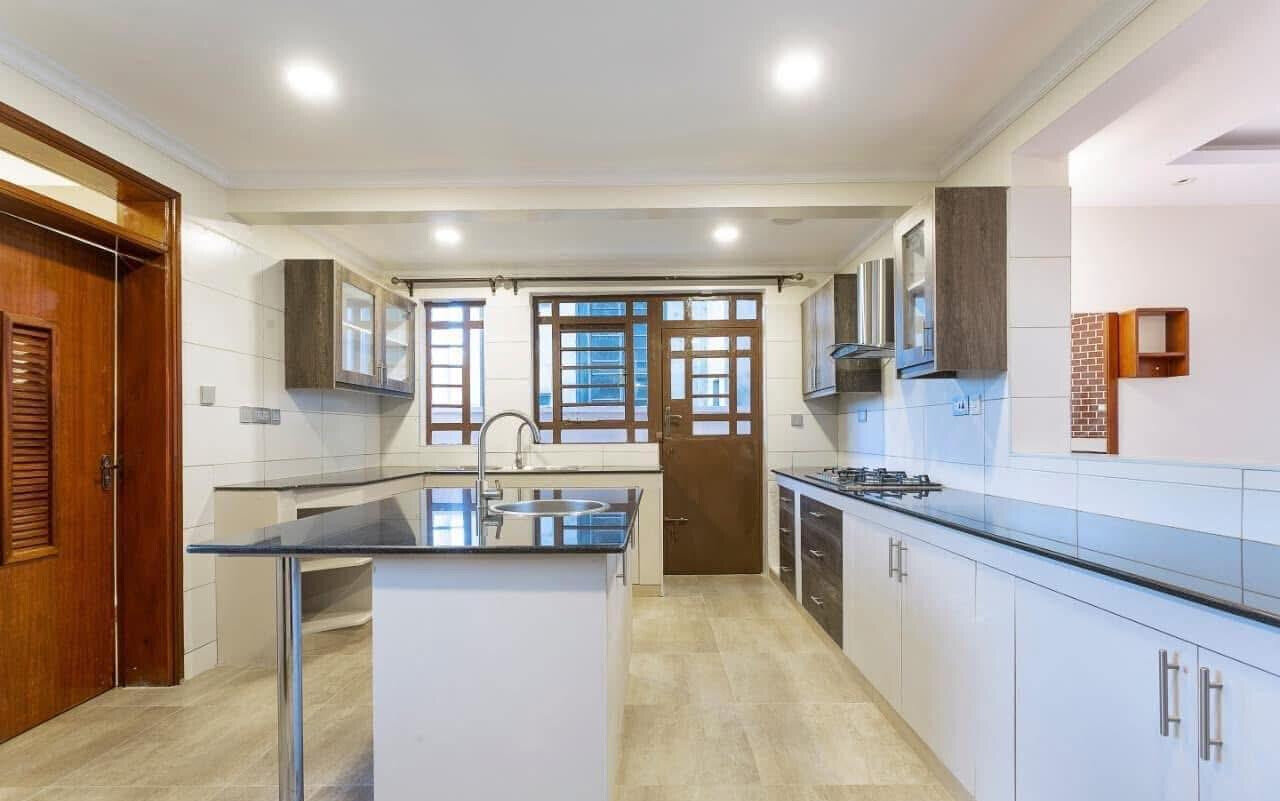4BR All-Ensuite Townhouse with Rooftop Terrace & DSQ - Matasia