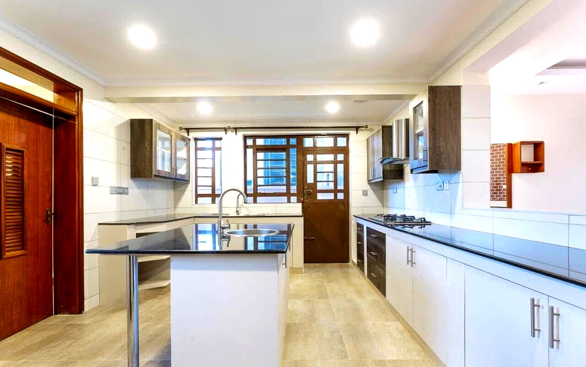 4BR All-Ensuite Townhouse with Rooftop Terrace & DSQ - Matasia