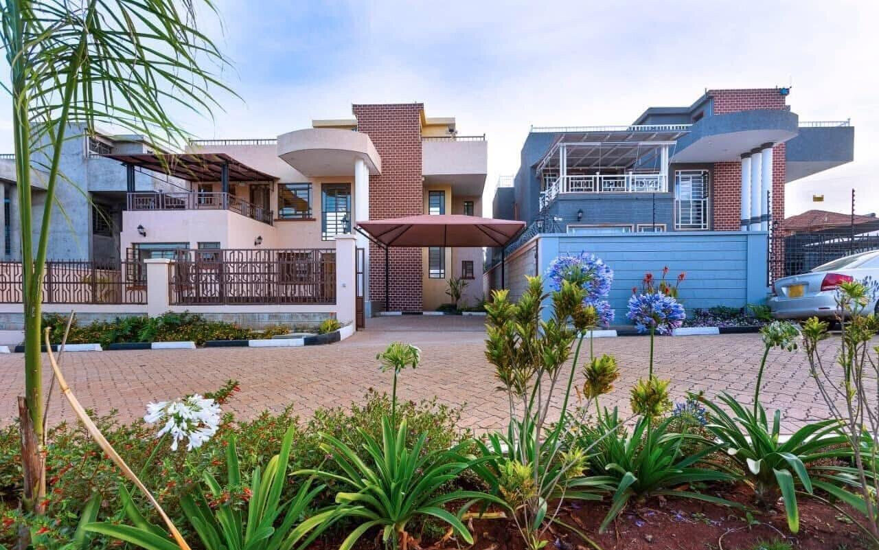 4BR All-Ensuite Townhouse with Rooftop Terrace & DSQ - Matasia