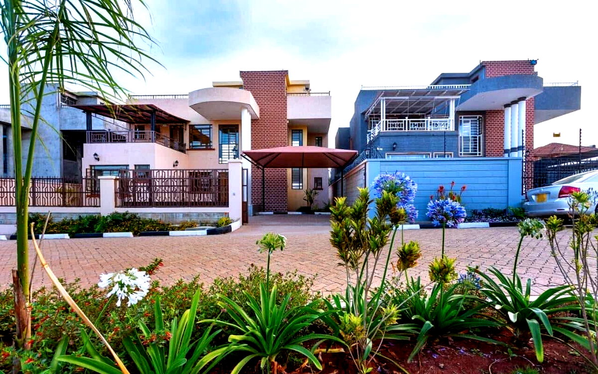 4BR All-Ensuite Townhouse with Rooftop Terrace & DSQ - Matasia