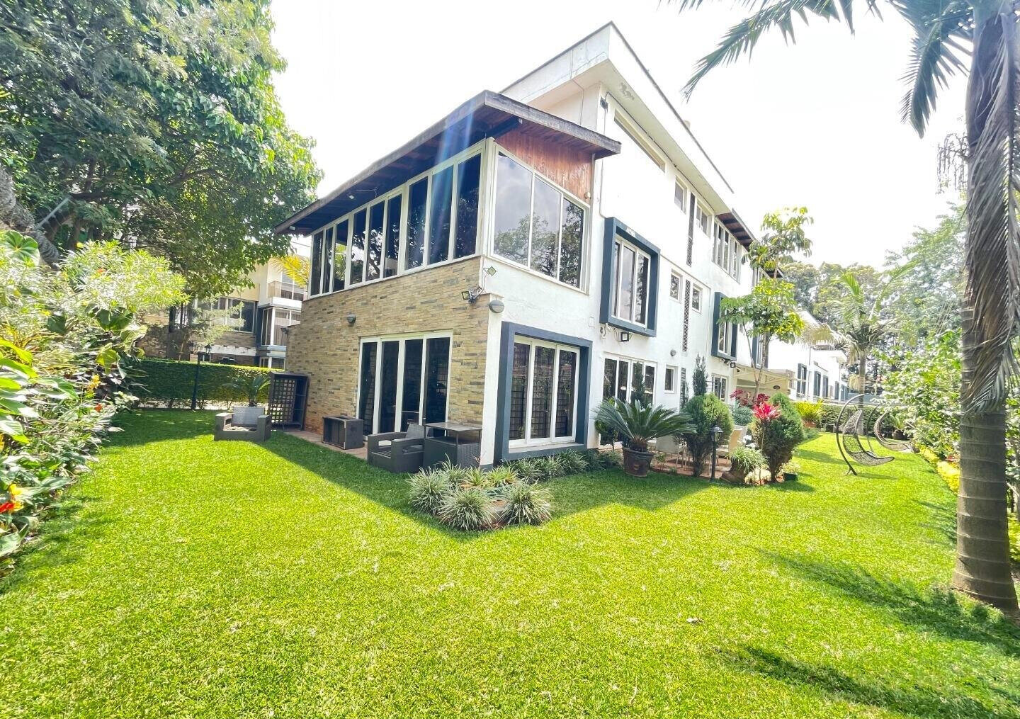 Homely 5-Ensuite Villa with Large Garden & DSQ - Lavington