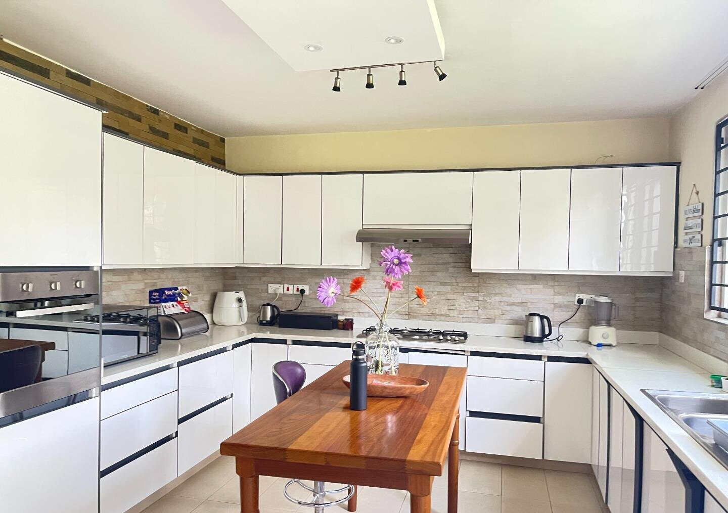 Homely 5-Ensuite Villa with Large Garden & DSQ - Lavington