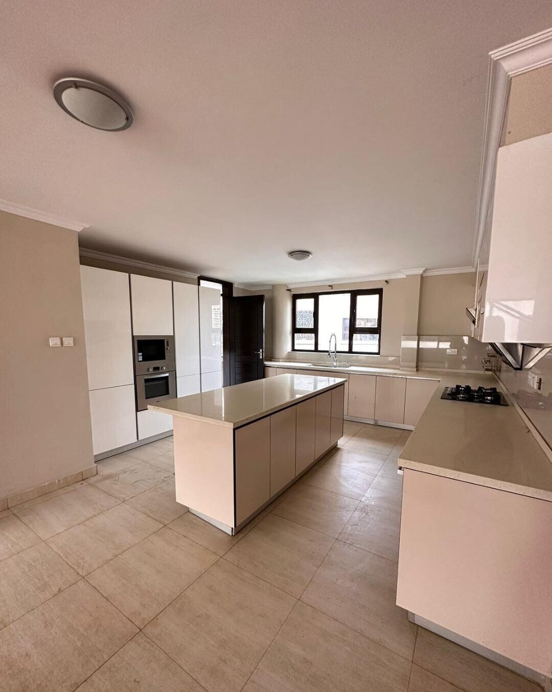 4-Ensuite Duplex with Roof Terrace & DSQ - Riverside Drive