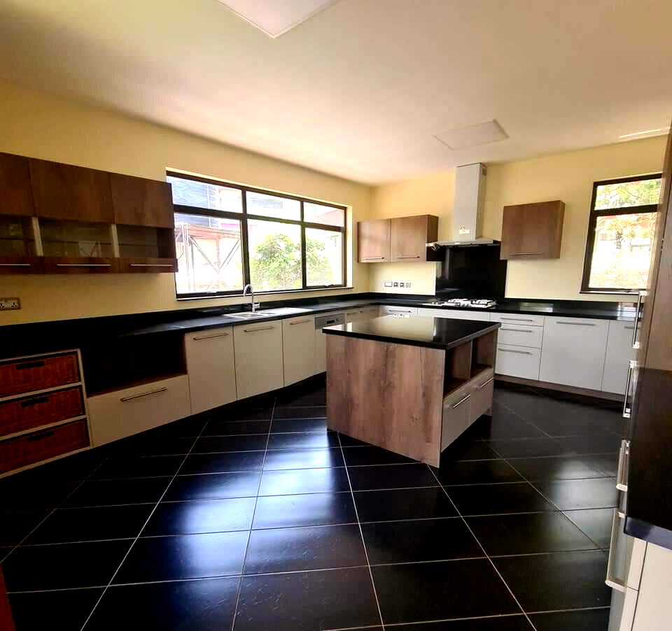5-Ensuite Townhouse with Rooftop Garden & Fireplace - Lavington