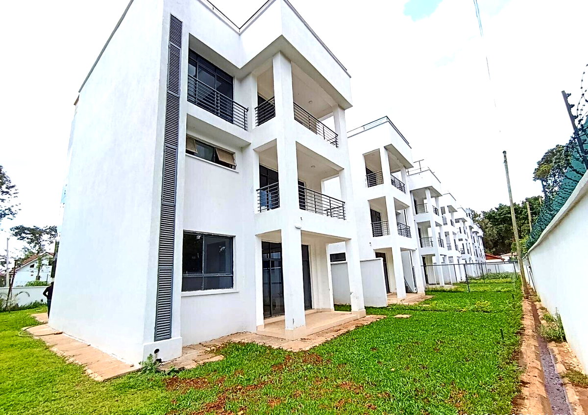 4-Bed Townhouse with DSQ & Garden - Lavington