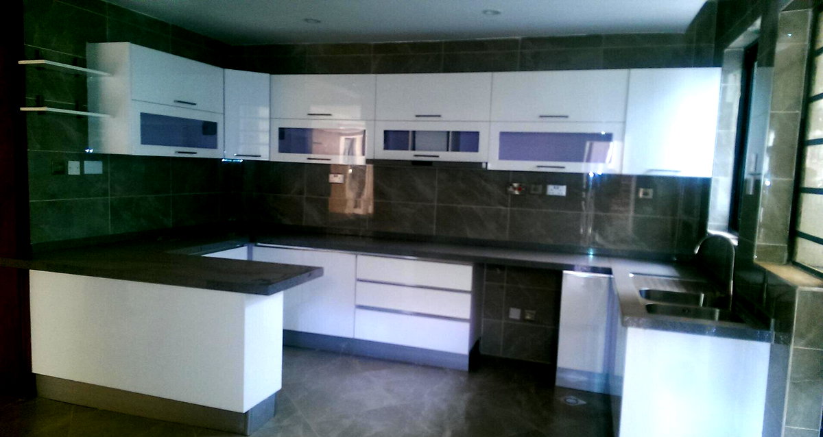 Modern 5-Ensuite Villa with Gym & Steam Room - Lavington
