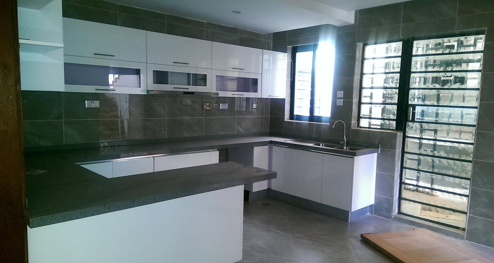 Modern 5-Ensuite Villa with Gym & Steam Room - Lavington